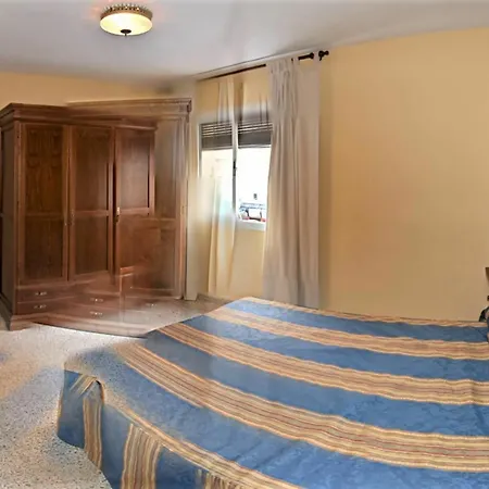 With 3 Bedrooms In Fuengirola, With Balcony - 800 M From The Apartment *